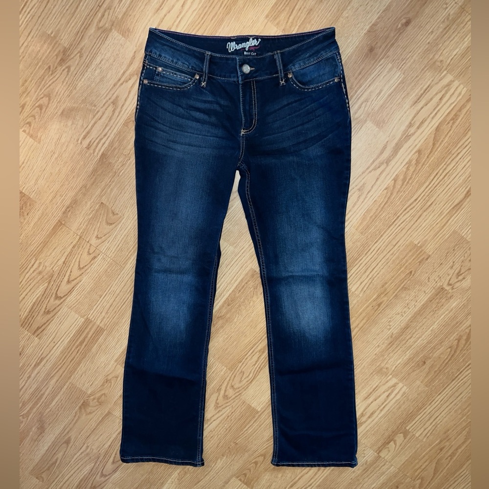 Wrangler Mid Rise Boot Cut size 11/12